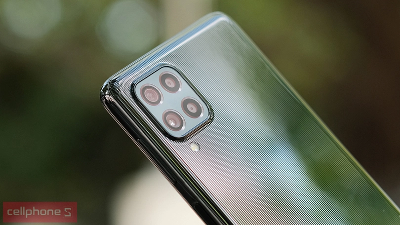 Thiết kế nhỏ gọn, khung nhựa cao cấp