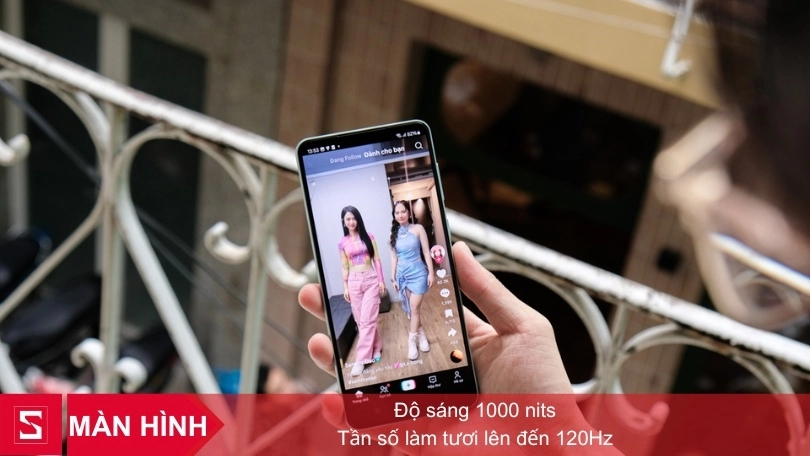 Màn hình Super AMOLED+ viền siêu mỏng