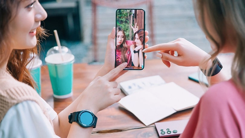 Thiết kế nguyên khối cứng cáp, màn hình Dynamic AMOLED 6.2 sắc nét