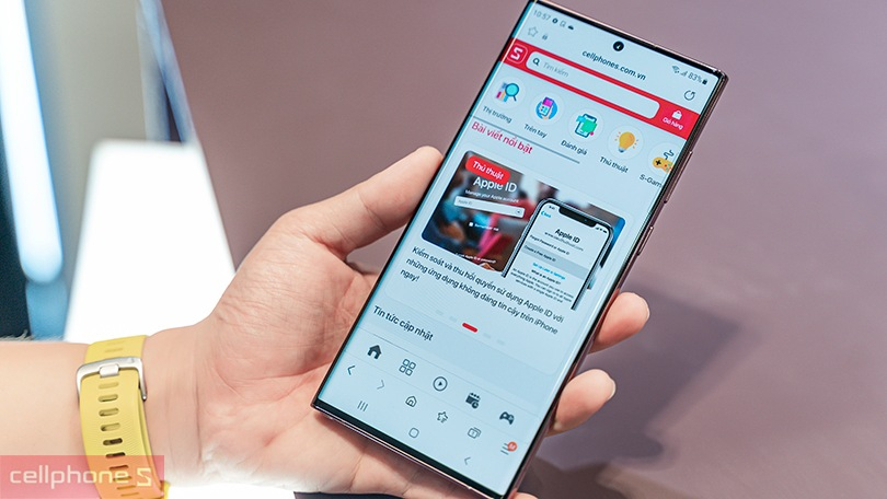 Samsung S22 Ultra có màn hình 6.8 inch 120 Hz tương thích bút S-Pen hiện đại