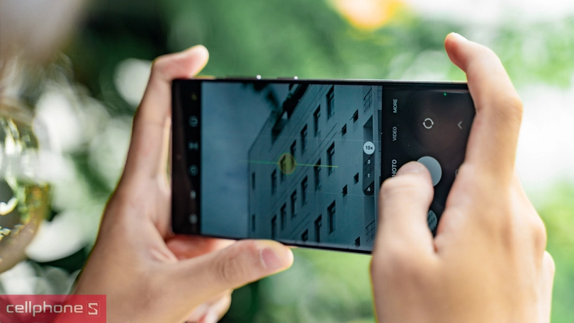 Hiệu năng khủng với Snapdragon 8 Gen 2 và camera 200MP