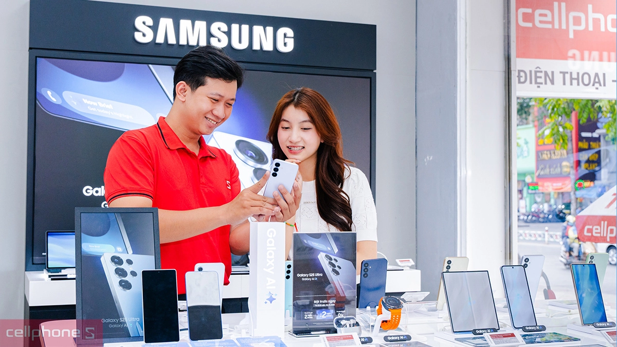 Nên mua Samsung Galaxy S25 chính hãng thay vì xách tay