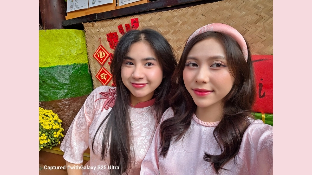 Camera selfie 12MP và chụp chân dung trên Samsung Galaxy S25 Ultra