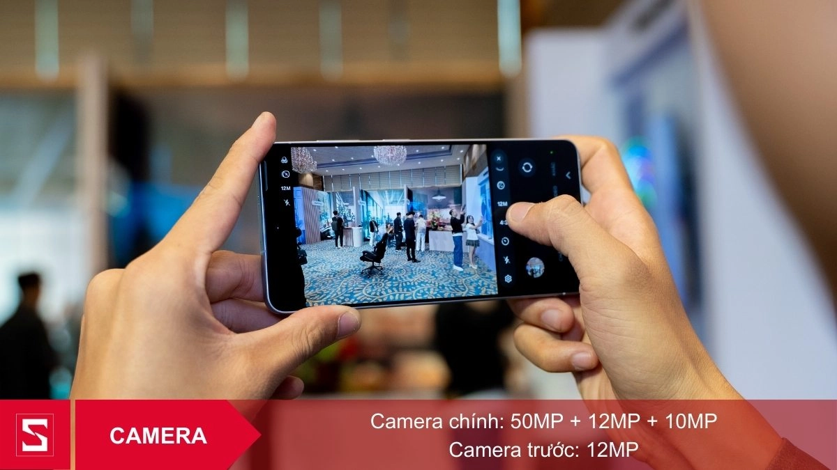 Camera cân bằng tốt, zoom quang ổn định