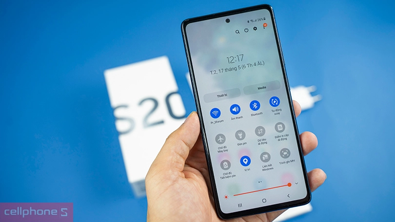 Màn hình 6.5 inch, tấm nền Super Amoled FullHD, công nghệ HDR10+, màn hình tần số quét 120Hz