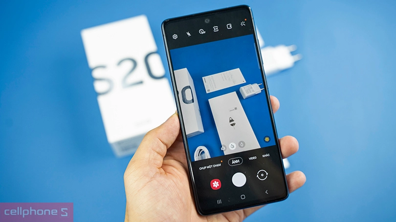 Camera 12MP hỗ trợ quay phim 8K, zoom quang 3X