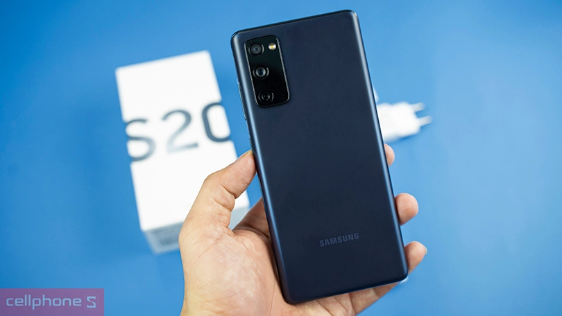 Sạc nhanh 15W, viên pin dung lượng lớn 4500mAh