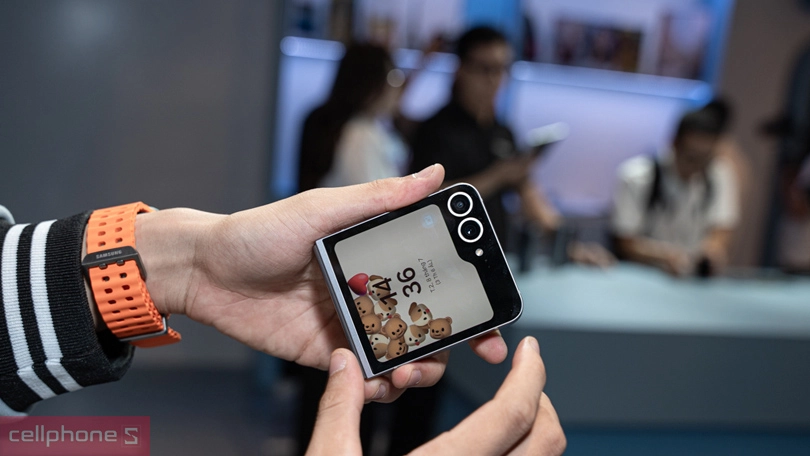 Samsung Z Flip 6 giá bao nhiêu?