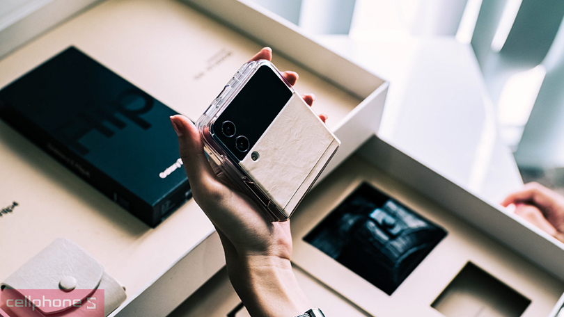 Đánh giá Samsung Galaxy Z Flip4 Flex Mode Collection