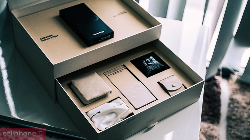 Đánh giá phụ kiện Samsung Galaxy Z Flip4 Flex Mode Collection