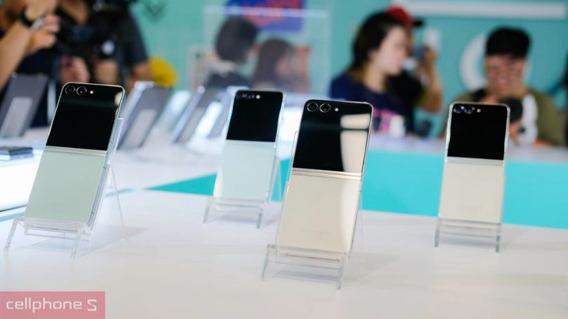 So sánh Z Flip 5 hay Flip 6 - nên mua loại nào?