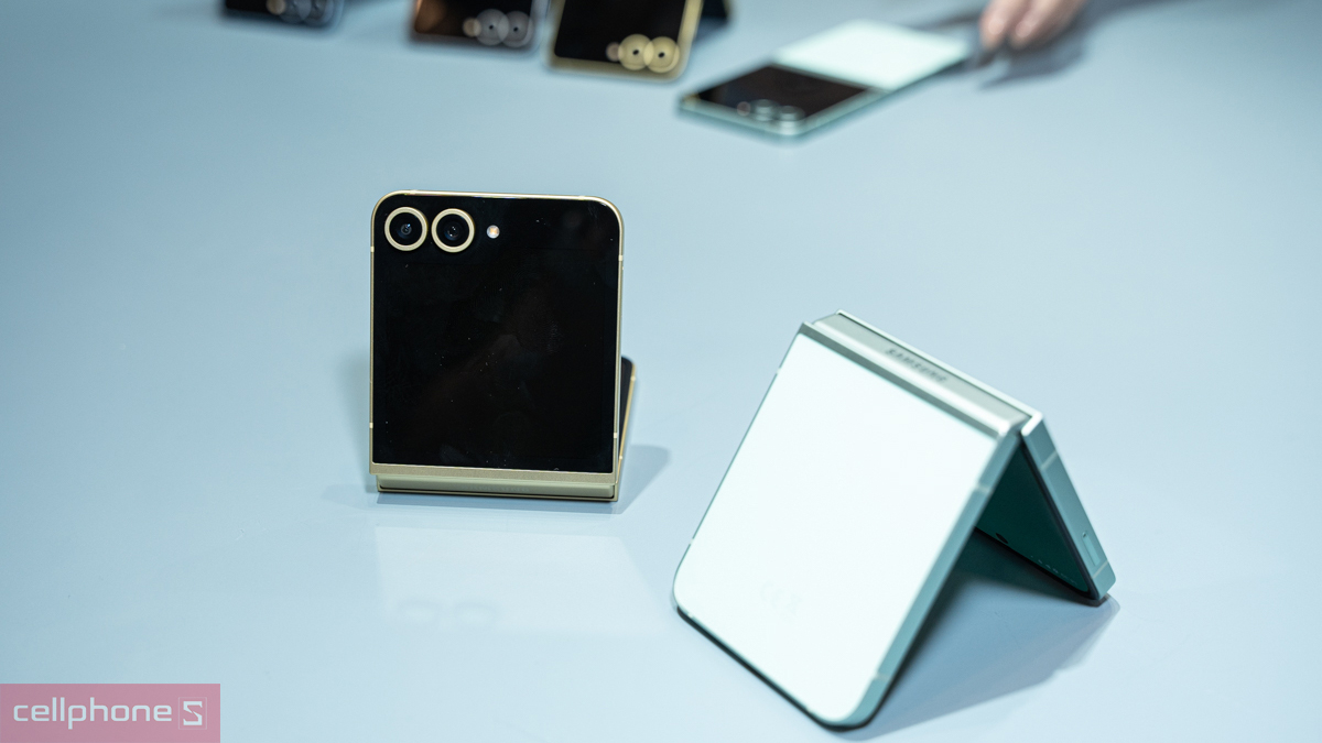 Samsung Galaxy Z Flip mới có kháng nước không?