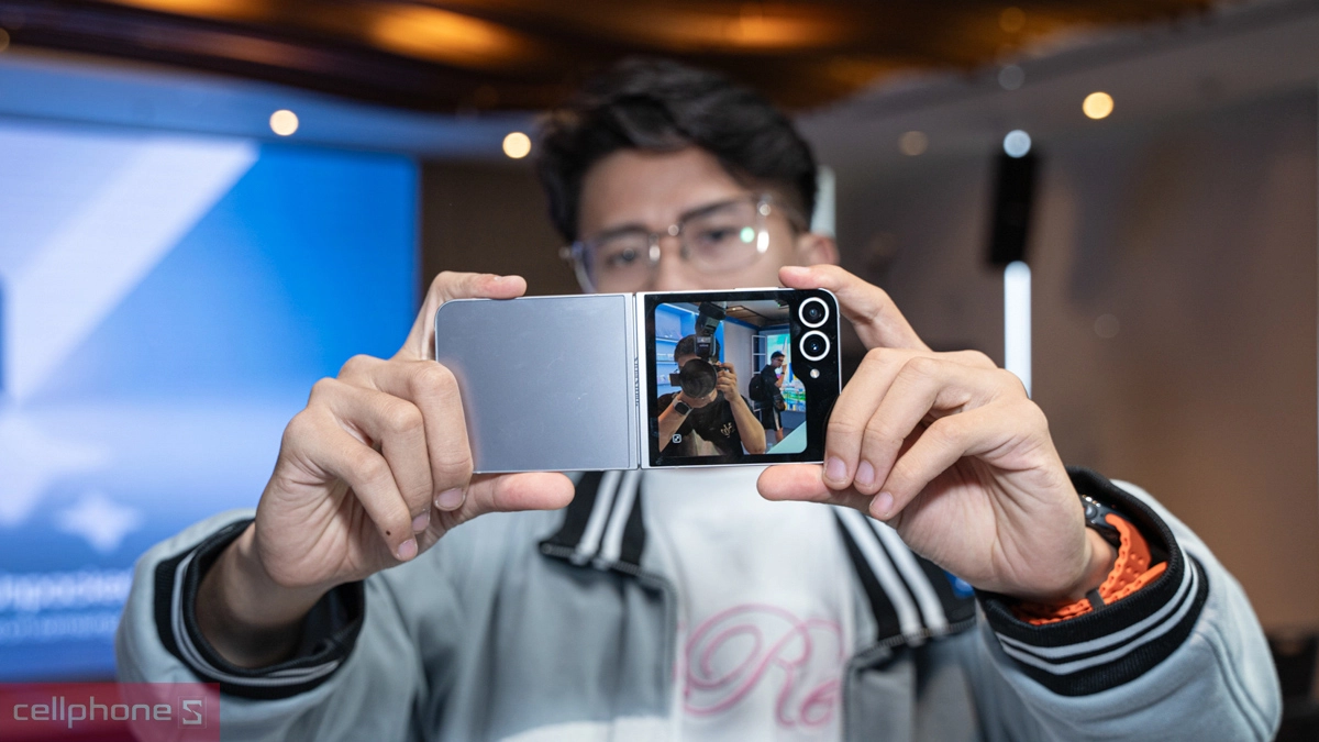 Galaxy Z Flip mới ra mắt khi nào