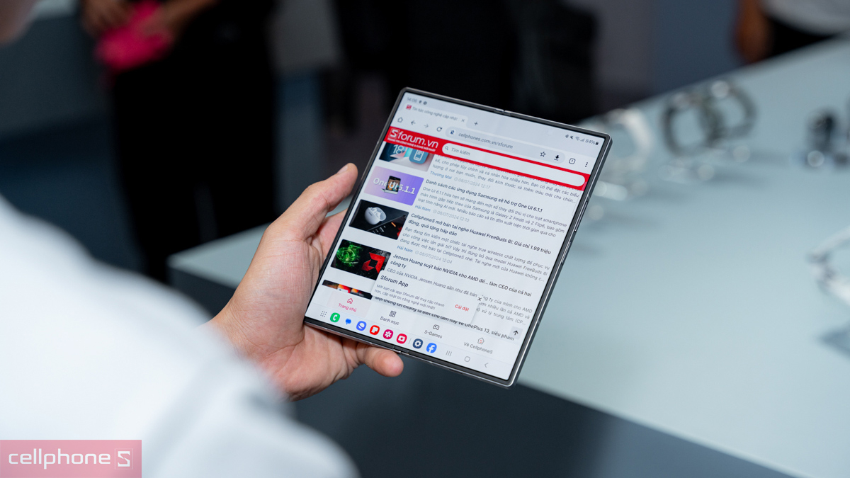 Samsung Z Fold mới hỗ trợ 5G và NFC không