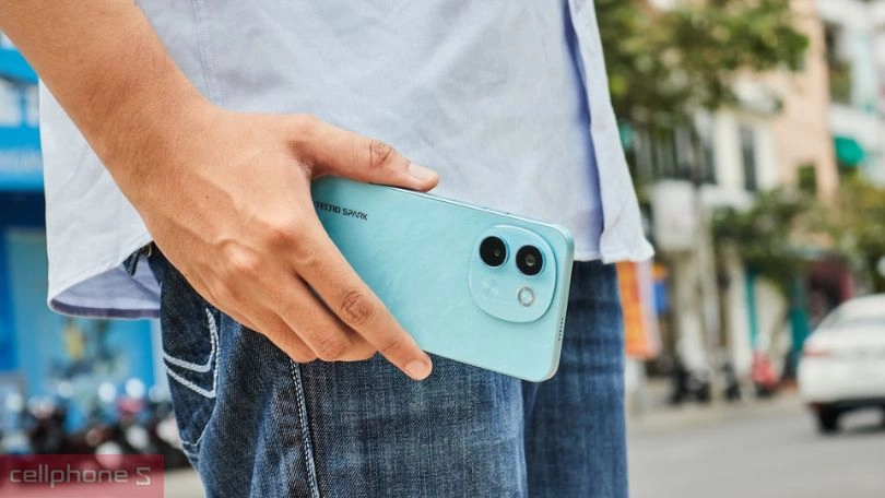 Điện thoại Tecno Spark 30 giá bán bao nhiêu tiền