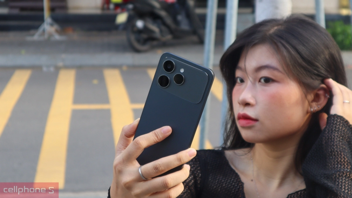 Điện thoại TECNO Spark 50 giá bán bao nhiêu tiền