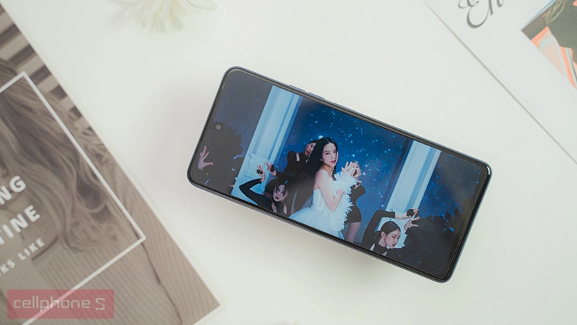 Tecno Spark 10 Pro - Thiết kế mới lạ, cấu hình mạnh mẽ