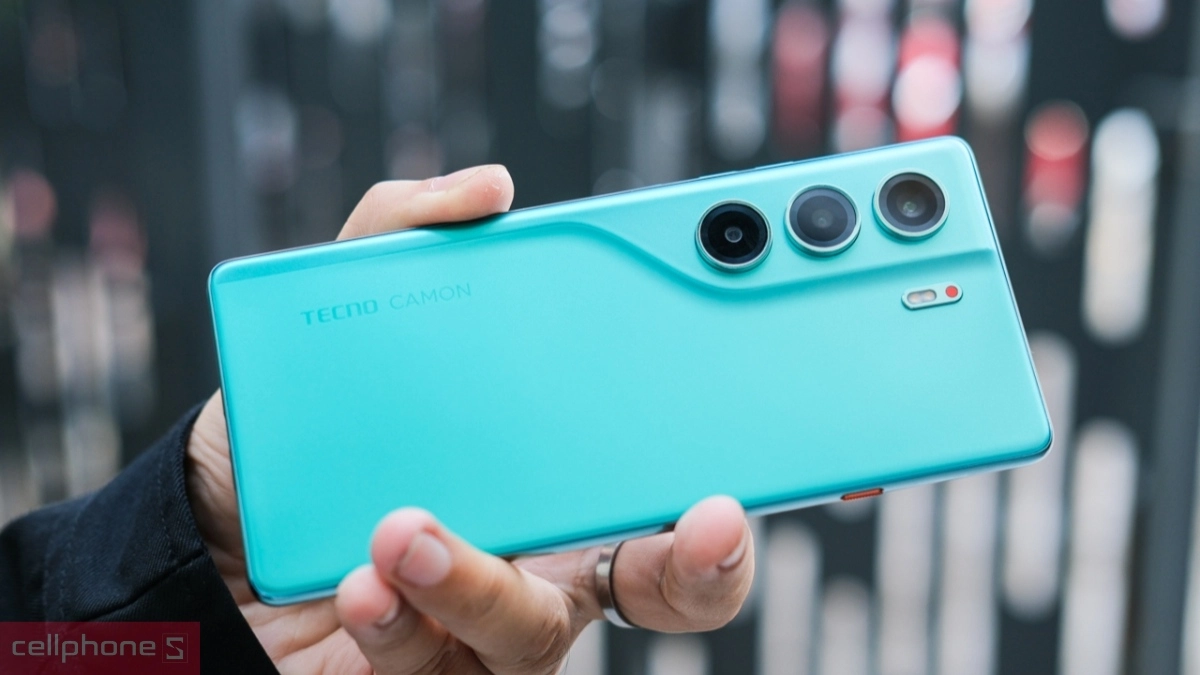 Trên tay dòng điện thoại TECNO CAMON màu xanh ngọc chính hãng phân phối tại Việt Nam