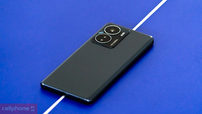 iQOO Z6 – Thiết kế sang trọng, dung lượng pin khủng