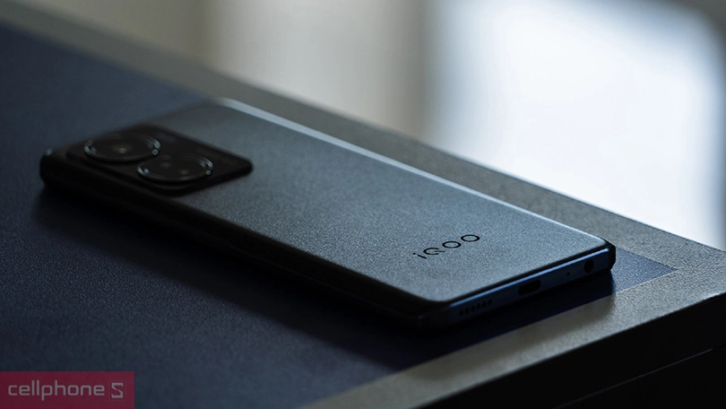 iQOO Z6 – Thiết kế sang trọng, dung lượng pin khủng