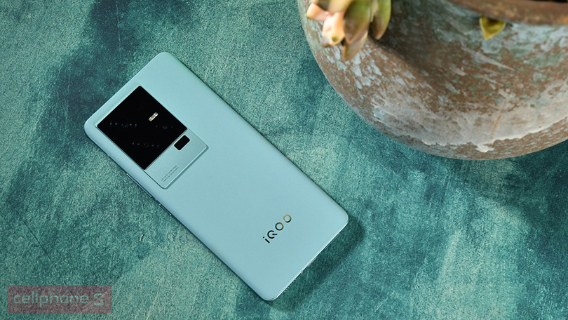 Vivo iQOO 11s - Hiệu năng mạnh mẽ với con chip Snapdragon hàng đầu