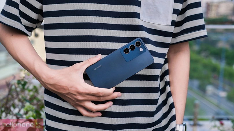 Thiết kế Vivo Y100 liền khối mỏng nhẹ Thiết kế Vivo Y100 liền khối mỏng nhẹ