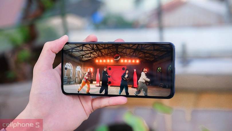 Màn hình điện thoại Vivo Y100 sắc nét, độ rộng lớn Màn hình điện thoại Vivo Y100 sắc nét, độ rộng lớn