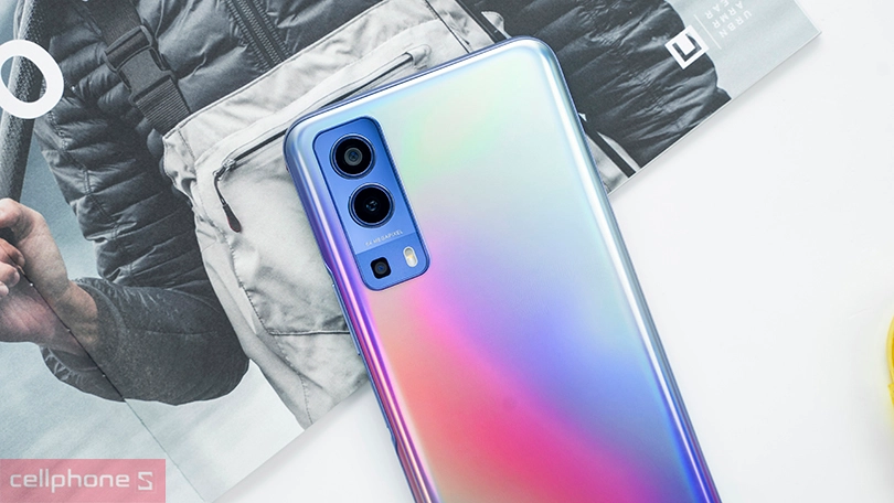 Cụm 3 camera hỗ trợ nhận diện, tối ưu cho từng khung cảnh