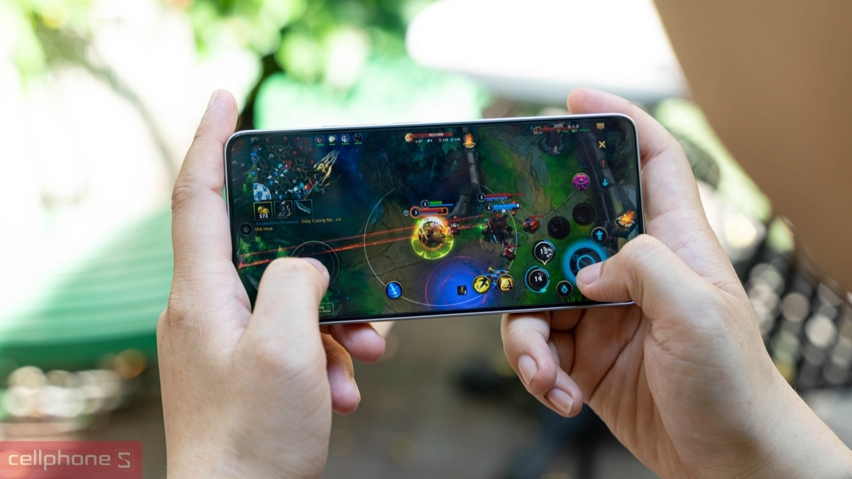 Thiết bị trang bị tần số quét cao lên đến 144Hz 