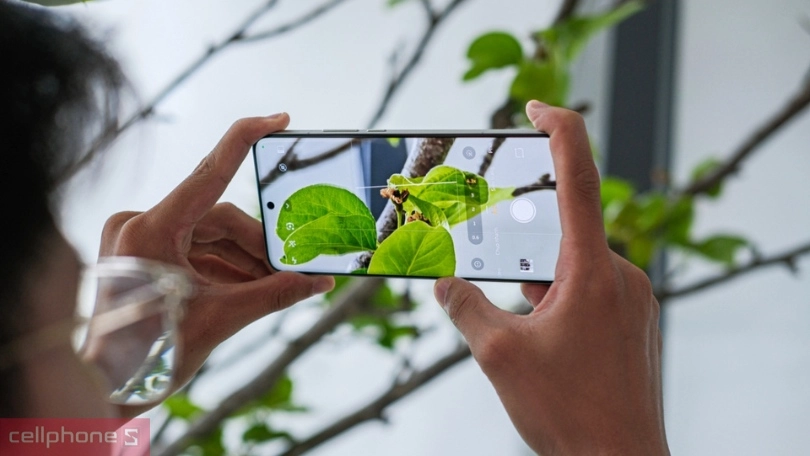 Camera chuyên nghiệp được tinh chỉnh bởi Leica