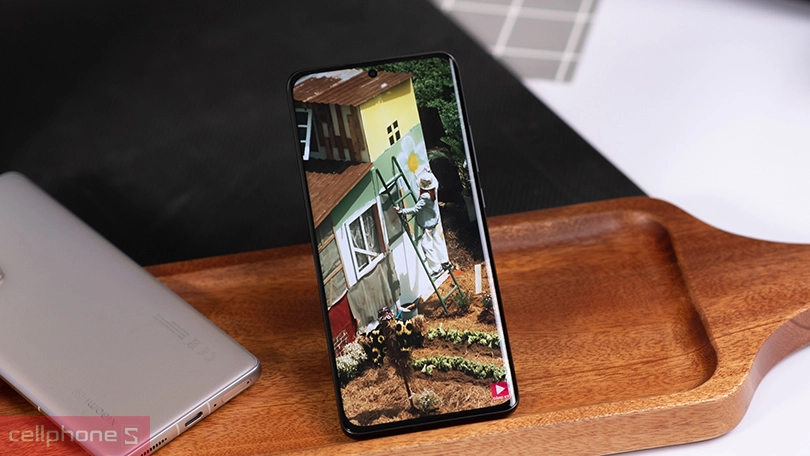 Hiệu năng vượt trội với Snapdragon 8 Gen 1