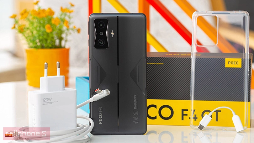 Dung lượng pin 4700 mAh tích hợp sạc nhanh