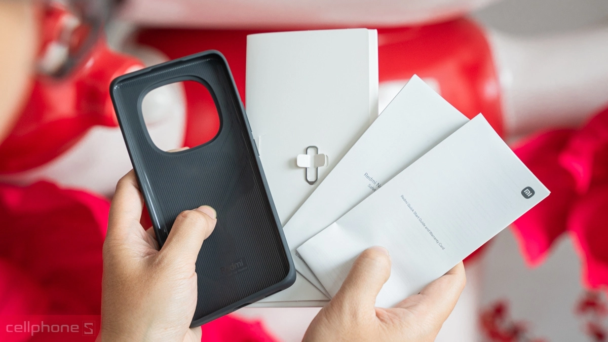 Các phụ kiện đi kèm bên trong hộp điện thoại Xiaomi Redmi Note 14 Pro Plus
