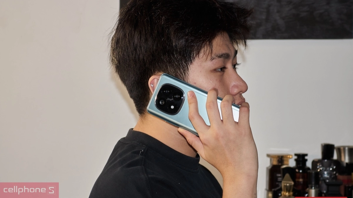 Kích thước nhỏ gọn, thanh lịch của điện thoại Xiaomi Redmi Note 14 Pro Plus