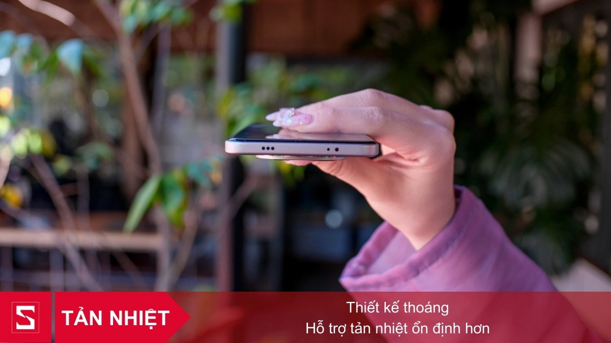 Thiết kế lưng thoáng, hỗ trợ tản nhiệt ổn định hơn