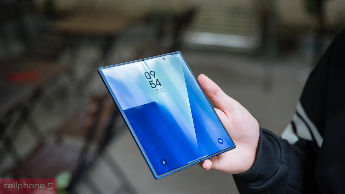 Giao diện One UI mới tối ưu trải nghiệm trên điện thoại Samsung Galaxy gập mới