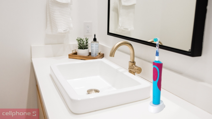 Bàn chải điện Oral B Vitality D12 Disney Frozen - Bảo vệ răng miệng cho bé yêu