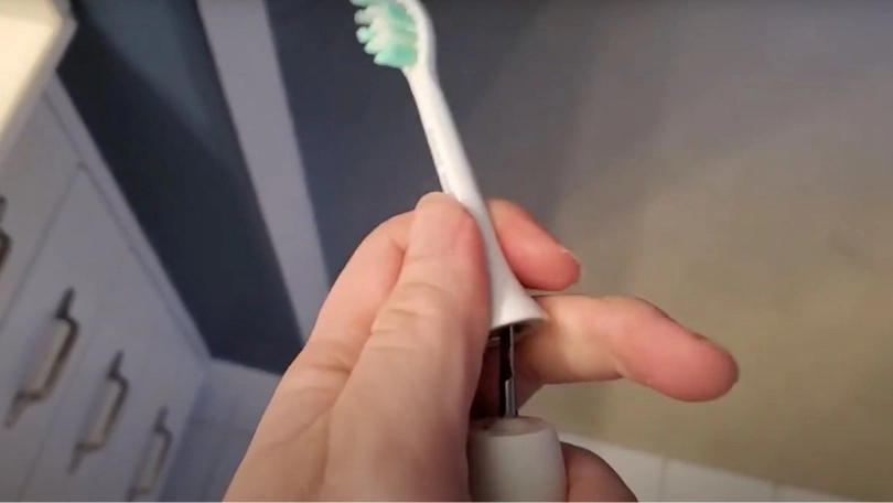 Hướng dẫn cách tháo và thay thế đầu bàn chải điện Philips W2 HX6062/67