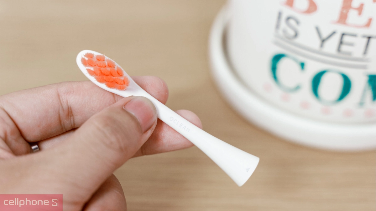 Bàn chải điện hỗ trợ làm sạch mảng bám hiệu quả