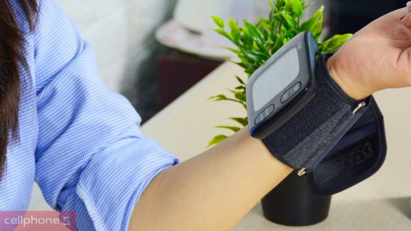 Hướng dẫn dùng máy đo huyết áp cổ tay Omron HEM-6232T