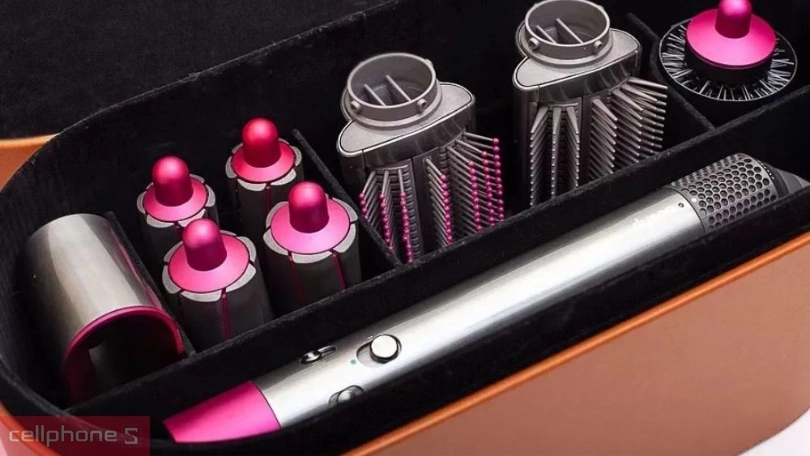 Máy sấy tóc Dyson có nhiều phụ kiện đi kèm