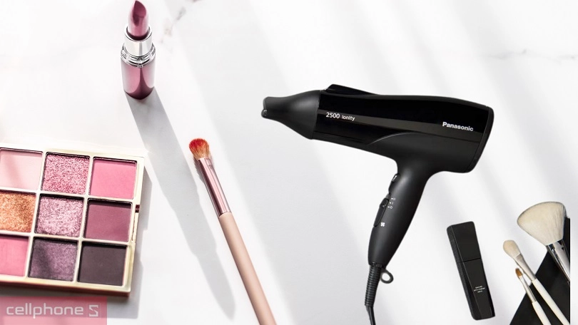 Công nghệ Nanoe và Platinum Ion bảo vệ và làm mượt tóc