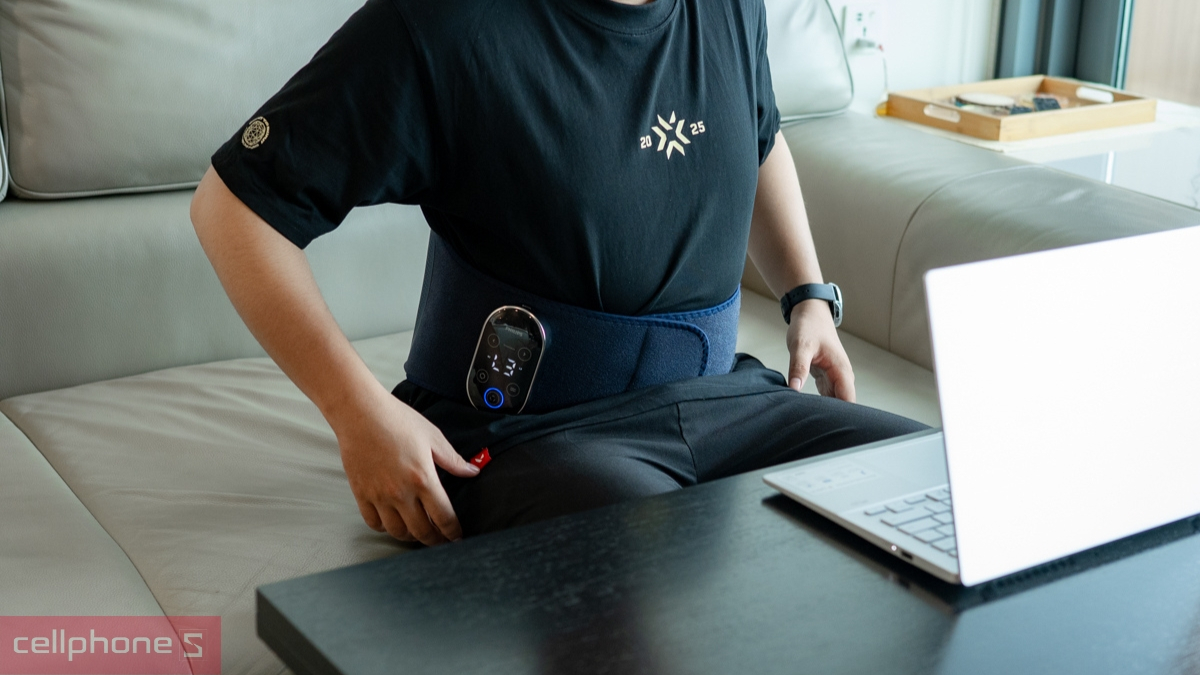 Máy massage lưng Philips PPM4721 - Bảng điều khiển cảm ứng hiện đại, thời lượng sử dụng lớn