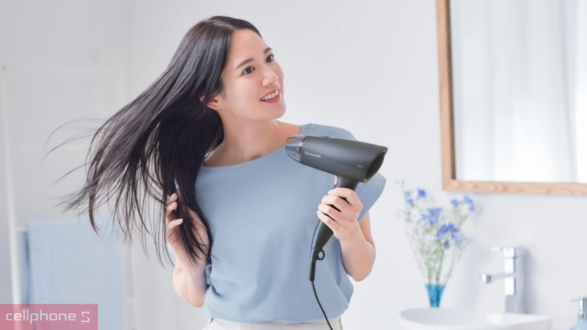 Thiết kế máy sấy tóc Panasonic EH-ND37-K645 1800W