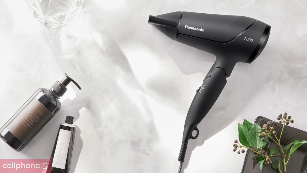 Máy sấy tóc Panasonic EH-ND65-K645 2000W được trang bị 3 mức luồng khí