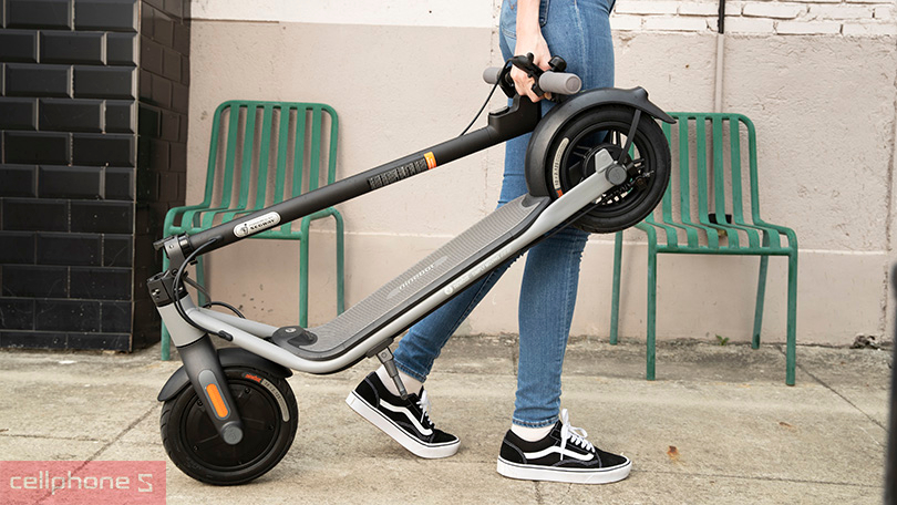 Xe điện Scooter Segway Ninebot D18W - Thiết kế năng động, vận hành êm ái