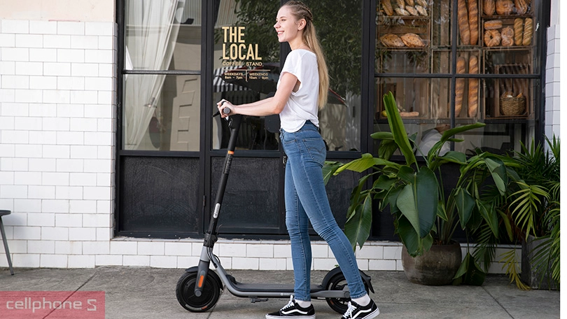 Xe điện Scooter Segway Ninebot D18W - Thiết kế năng động, vận hành êm ái