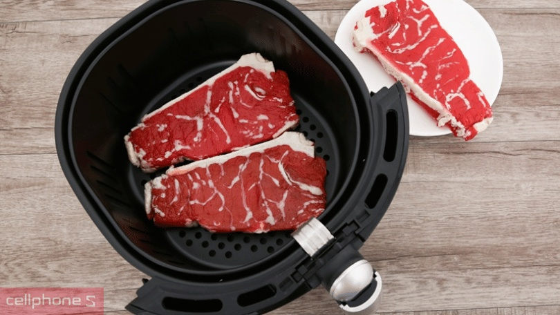 Dung tích nồi chiên không dầu BlueStone AFB-5876 5.5 lít 