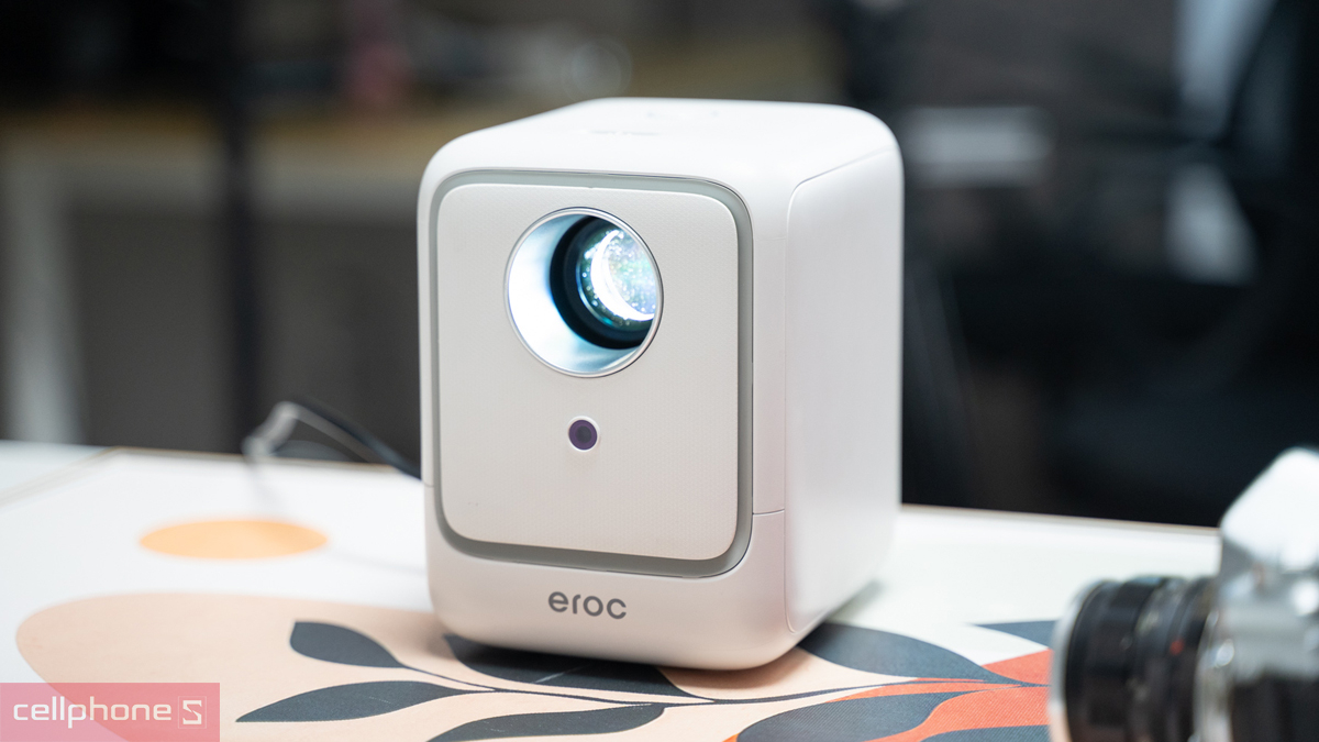Giá thành máy chiếu Eroc