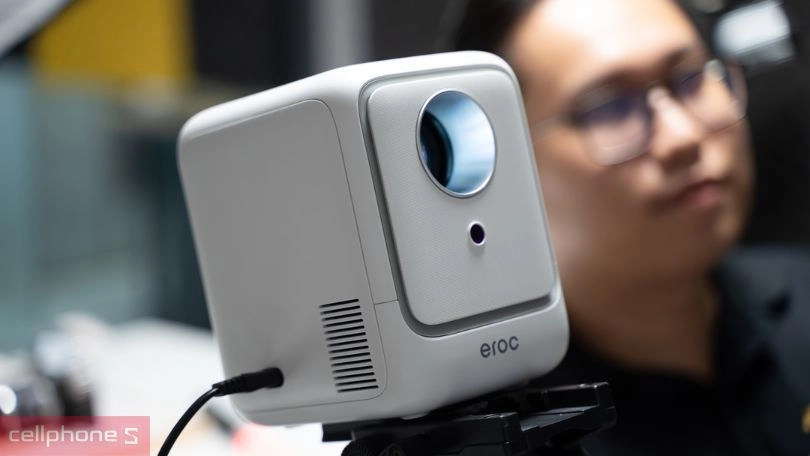 Máy chiếu Mini Eroc Magic Pro Full HD - Nhỏ gọn, kích thước màn chiếu lớn